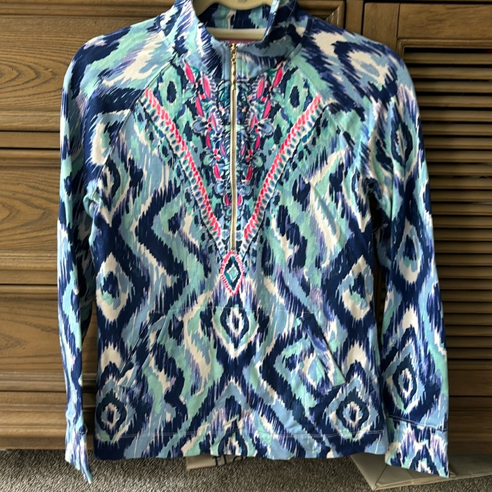 Lilly Pulitzer pullover top. Excellent condition.